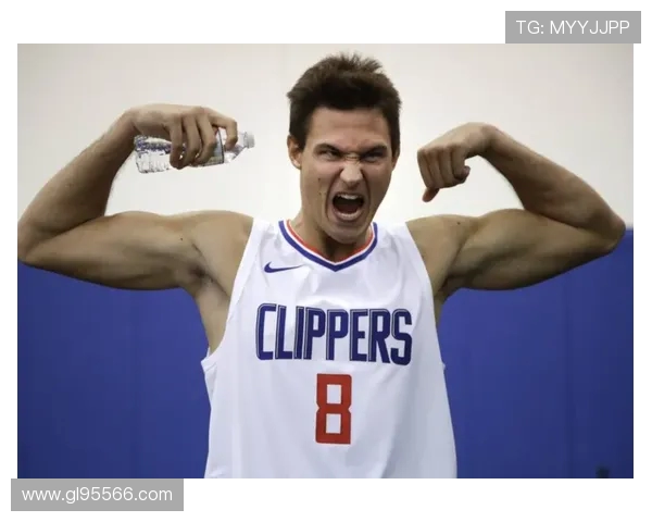 克尼佩尔三分命中率高达53.3% 领先30+出手球员排名第一