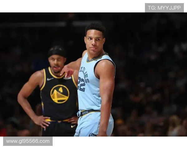 奥萨尔15中7斩获21分12篮板2抢断 罚球命中率高达87.5%